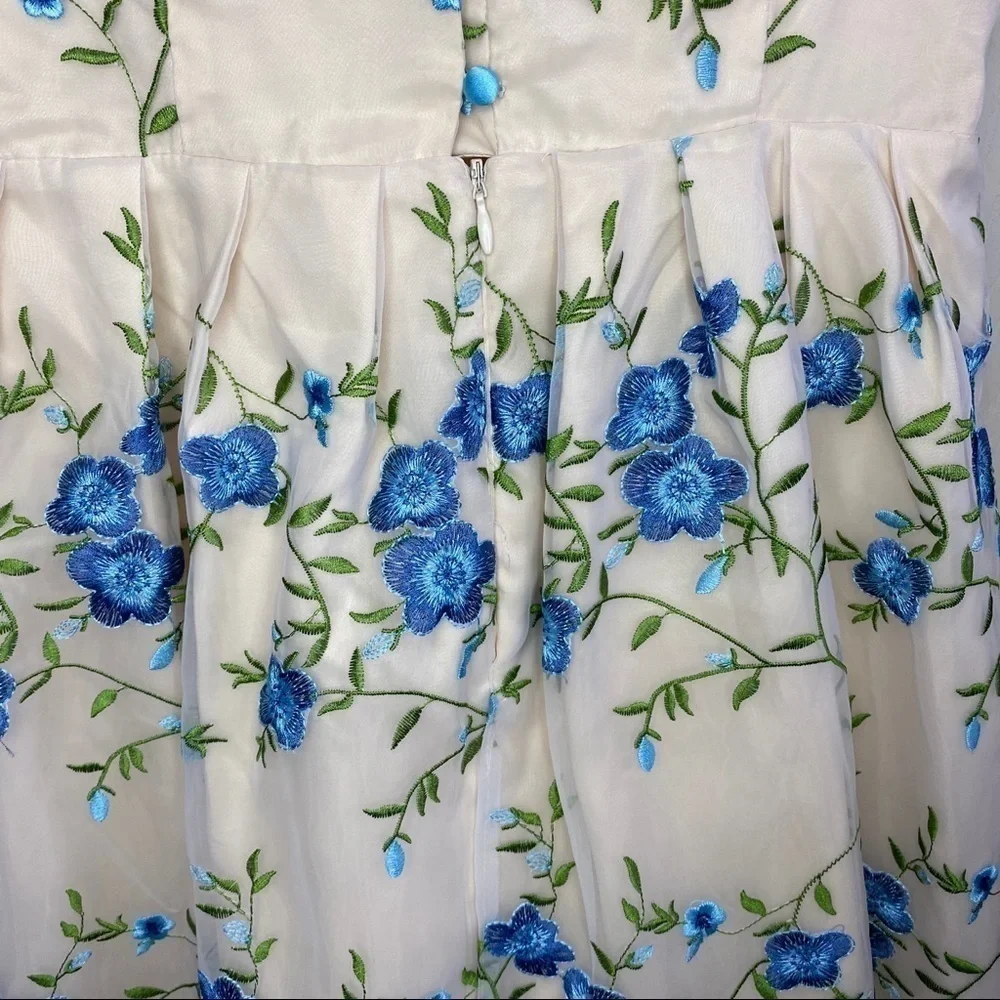 Chi Chi London NWT Cream Blue Floral Spring Dress
